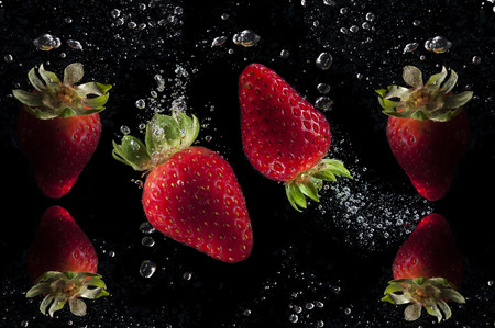 strawberries splash in waterの写真素材