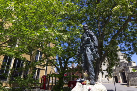 Windsor, United Kingdom - 26 May 2017: The Irish Guardsman Statue on the streets of Windsor to honour the Irish Guardsのeditorial素材