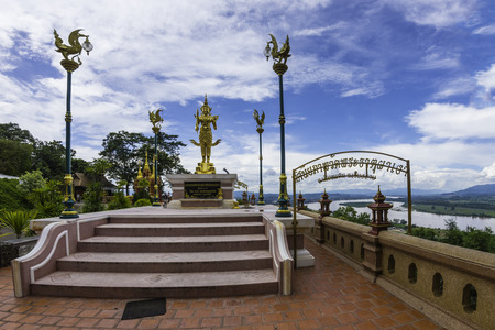 CHIANG RAI,THAILAND - SEPTEMBER 10 2017 :Buddha image at Wat Phra dhat pha ngao with Khong river golden triangle view ,Chiang sean Thailand.のeditorial素材