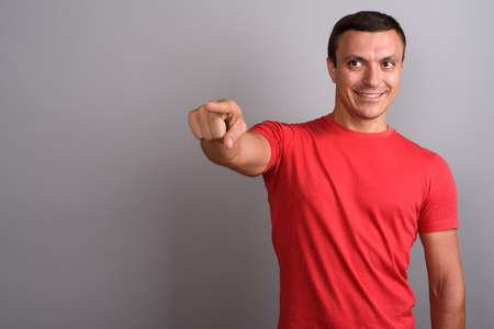 Man wearing red shirt against gray backgroundの写真素材