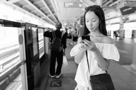 Young beautiful tourist woman exploring the city of Bangkokの写真素材