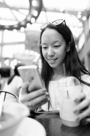 Young beautiful tourist woman exploring the city of Bangkokの写真素材