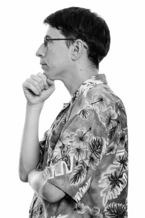 Portrait of tourist man with eyeglasses ready for vacation