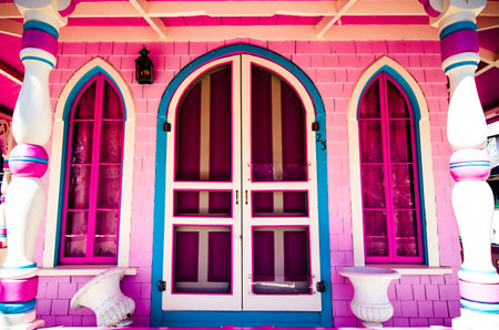 MARTHA'S VINEYARD, MA - April 5, 2018: Pink Carpenter Gothic Cottages with Victorian style, gingerbread trim in the village of Oak Bluff in Cape Codのeditorial素材