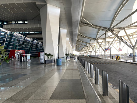New Delhi, India - March 29, 2020: Curbside departure area at the empty DEL Indira Gandhi International Airport, during the Coronavirus COVID-19 Pandemic lockdown and ban on flightsのeditorial素材