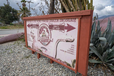 March 20, 2019 - Cabazon, California: Sign for the Cabazon Dinosaurs roadside attraction off of the I-10 freewayのeditorial素材