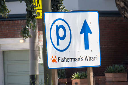 JULY 6 2017 - SAN FRANCISCO, CALIFORNIA: Parking lot sign directs tourists to the parking garage for Pier 39 Customers at Fisherman's Wharfのeditorial素材