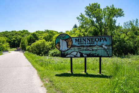 Mankato, Minnesota - June 5, 2020: Sign for Minneopa State Park, known for a large waterfall, nature trails and bison game driveのeditorial素材