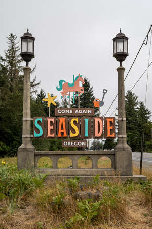 Seaside, Oregon - August 1, 2020: Sign to Come Again when leaving the coastal town of Seaside, Oregonのeditorial素材