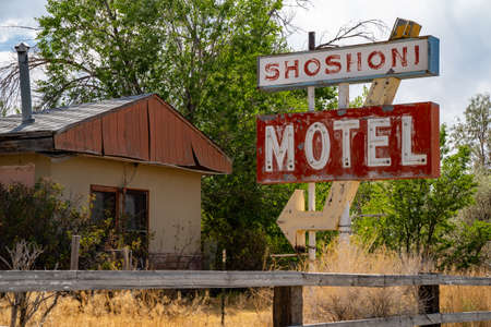 Shoshoni, Wyoming - July 25, 2020: Abandoned Shoshoni Motel, with its vintage neon sign sits decaying in the desert of Central Wyomingのeditorial素材