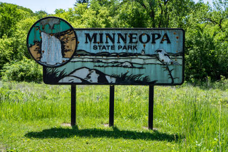 Mankato, Minnesota - June 5, 2020: Sign for Minneopa State Park, known for a large waterfall, nature trails and bison game driveのeditorial素材