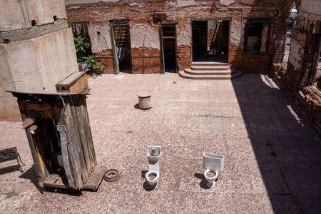Jerome, Arizona - May 10, 2021: Looking into the remains of the old Bartlett Hotel, abandoned, in a ghost townのeditorial素材