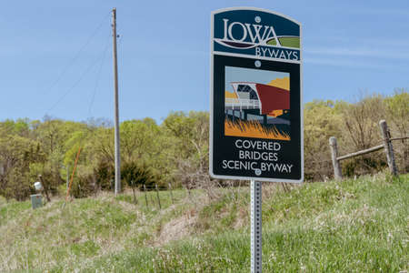 Winterset, Iowa - May 4, 2021: Sign for the Iowa Byways - Covered Bridges Scenic Bywayのeditorial素材