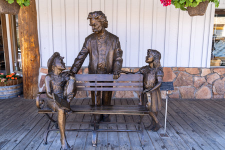 Jackson, Wyoming - July 20, 2022: Mark Twain sculpture and bench in downtown Jackson, Wyomingのeditorial素材