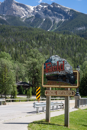 Field, British Columbia - July 11, 2022: Welcome sign for the small town of Field, BC, near Yoho National Parkのeditorial素材