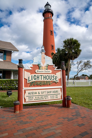 Ponce Inlet, Florida - December 29, 2022: Ponce De Leon Inlet Lighthouse in Florida, welcome sign and hours listed for the gift shop and museumのeditorial素材