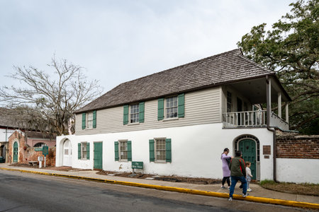 St. Augustine, Florida - December 31, 2022: Tourist family enters the Oldest House museum, a popular tourist attraction in the USA's oldest cityのeditorial素材