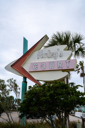 Vilano Beach, Florida - December 29, 2022: Retro neon sign for Haleys Court motel on an overcast dayのeditorial素材