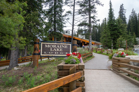 Alberta, Canada - July 9, 2022 Sign and pathway leading to the Moraine Lake Lodge in Banff National Parkのeditorial素材