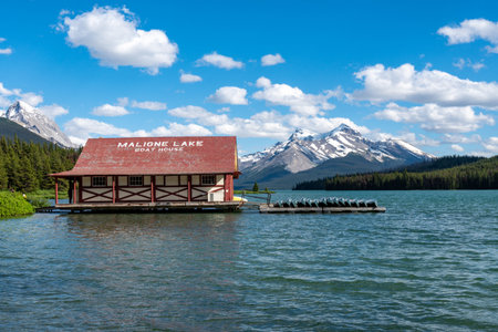 Jasper, Alberta, Canada - July 13, 2022: The famous Maligne Lake Boat House in Jasper National Parkのeditorial素材