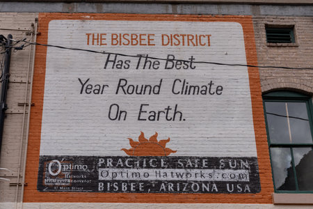 Bisbee, Arizona - December 20, 2023: Mural on the side of a brick building advertising Bisbee as having the best year round climate on earthのeditorial素材