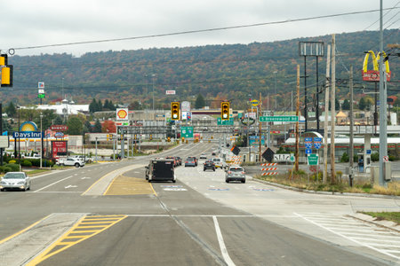 Breezewood, Pennsylvania - October 20, 2023: View down the unusal I-70 Pennsylvania turnpike interchange, routes traffic through gas stations, fast food restaurants, and hotels, known as a tourist trap and choke pointのeditorial素材