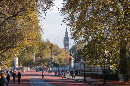 LONDON, UNITED KINGDOM - NOVEMBER 9, 2014: Constitution Hill in London on a sunny autumn day. Constitution Hill is part of the Royal route near Buckingham Palace.のeditorial素材
