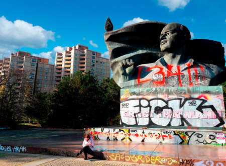 The Ernst-ThÃ¤lmann statue in Berlinのeditorial素材