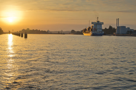 kiel canal ships approaching lock