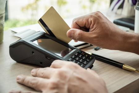 Man hand holding credit card reader nfc tecnology money machine payment.の写真素材