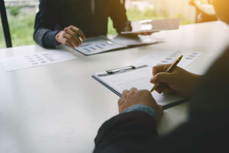 Sign a contract between customers and sellers to enter into trading contracts and guarantees with assets.の写真素材