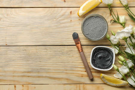 Cosmetic clay. clay mask for the face on a natural wooden background. different types of clay. natural cosmetics for cosmetic procedures. Beauty concept. top viewの写真素材