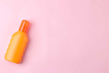 Sunscreen on a bright pink background. summer. vacation. top view. space for textの写真素材