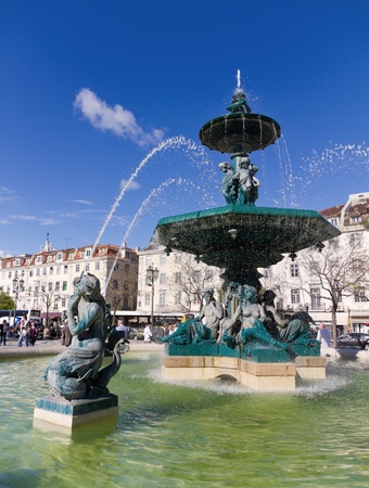 Baroque fountain on rossio square the liveliest placa in Lisbon with wavy cobble stone pattern, Portugalのeditorial素材