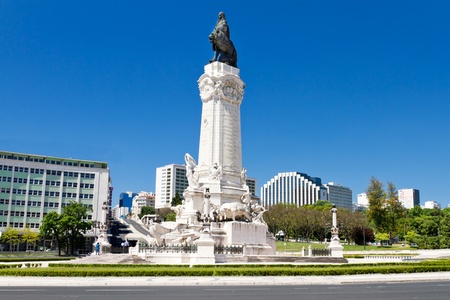 round about enclosing famous Marques do Pombal statue with lion and square in Lisbon, Portugal の写真素材