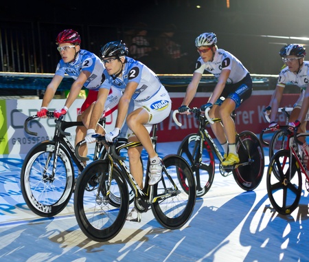 ZURICH-NOV. 30: Amateur and professional athletes fight for victory at indoor bike challenge Sixday-Nights ZÃ¼rich 2011 at Zurich Hallenstadion November 30, 2011 in Zurich SUI.  のeditorial素材