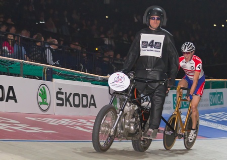 ZURICH-NOV. 30: Professional athletes competing in motorbike driven stayer race at Sixday-Nights Zürich 2011 at Zurich Hallenstadion November 30, 2011 in Zurich SUI.のeditorial素材