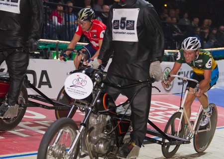 ZURICH-NOV. 30: Professional athletes competing in motorbike driven stayer race at Sixday-Nights Zürich 2011 at Zurich Hallenstadion November 30, 2011 in Zurich SUI.のeditorial素材