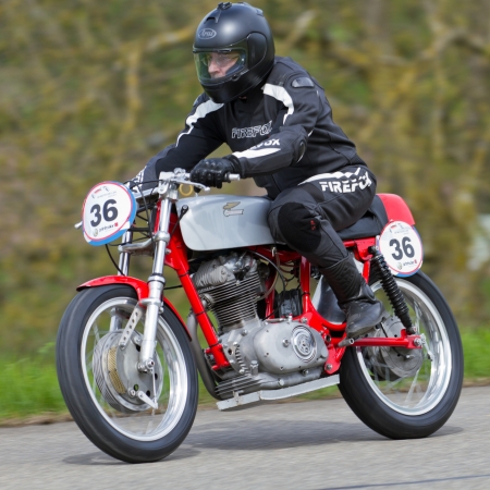 MUTSCHELLEN, SWITZERLAND-APRIL 29: Vintage motorbike Norton Manx M40 from 1962 on display at Grand Prix in Mutschellen, SUI on April 29, 2012.  Invited were vintage sports cars and motorbikes.のeditorial素材