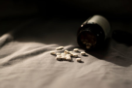 white selenium supplement nutrition pills
