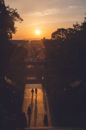 The "Path of Light," a sunset path that leads to the sea, can only be seen at Miyajidake Shrine in Fukutsu City, Fukuoka Prefecture, during two periods each in February and October.のeditorial素材