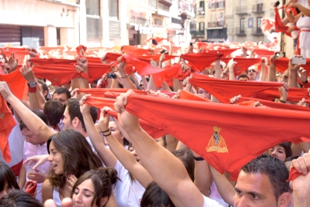 PAMPLONA, SPAIN -JULY 6: People welcome the opening of the San Fermin festival in the street Curia. Pamplona, Navarra, Spain 6 July 2011 in Pamplona Spain. Noon
のeditorial素材