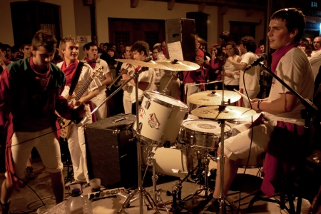 PAMPLONA, SPAIN-JULY 9: Young people are having fun with the music rock band at San Fermin festival. Pamplona, Navarra, Spain 9 July 2012 in Pamplona Spain.
のeditorial素材