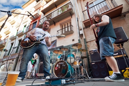 PAMPLONA, SPAIN - JULY 8: The musicians play on street during San Fermin festival in Pamplona, Spain on July 8, 2013.のeditorial素材