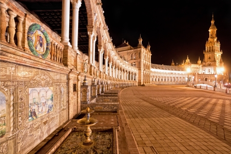 Spanish Square (Plaza de Espana) in Sevilla at night, Spainのeditorial素材