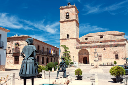 EL TOBOSO, SPAIN - AUGUST 23: Sculptures Don Quixote and Dulcinea del Toboso in El Toboso, Spain, 2013. The village is known thanks to  novel by Miguel de Cervantesのeditorial素材