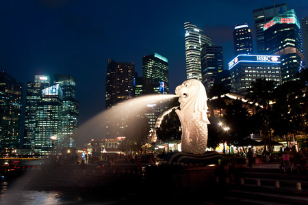 SINGAPORE - JANUARY 24: The Merlion fountain January 24, 2014 in Singapore.Merlion is a mythical creature with head of a lion and the body of a fish, and is a symbol of Singapore.
のeditorial素材