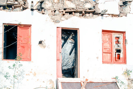 A shot of an abandoned and ruined houseの写真素材