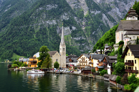 Beautiful view of classic buildings in Hallstatt of Austriaのeditorial素材