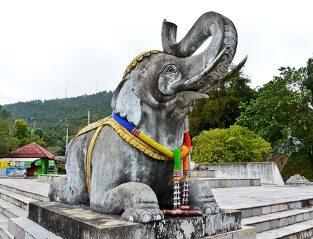 Old white elephant statue at north Thailandの写真素材
